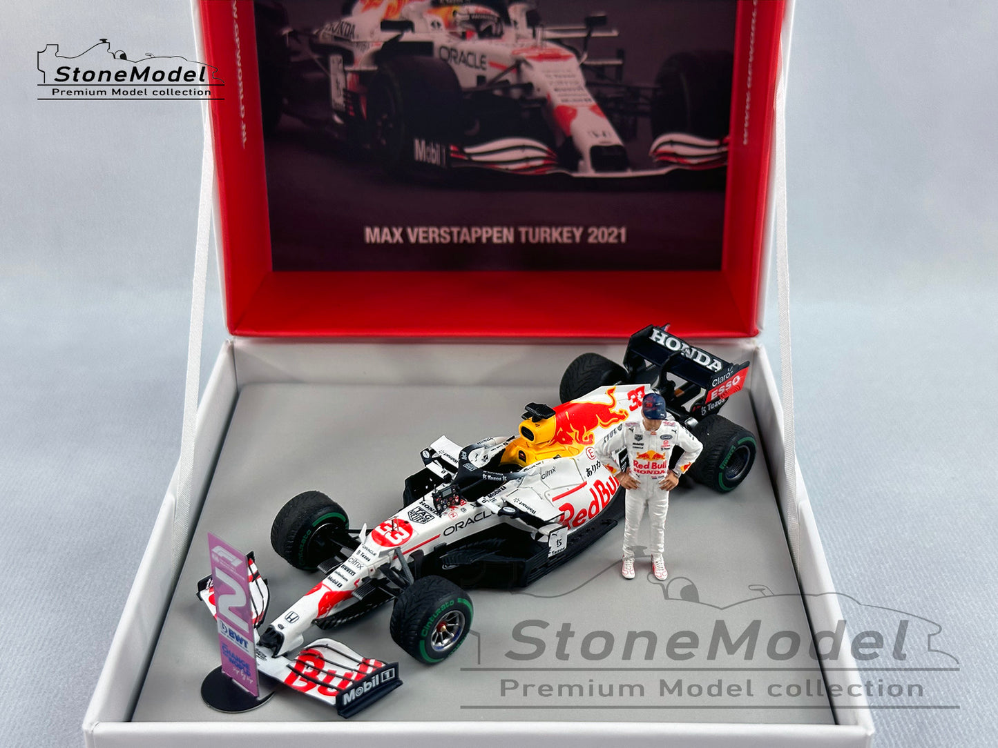 2021 F1 World Champion #33 Max Verstappen Red Bull RB16B Turkish GP Special Livery 1:43 Spark Figure Gift Box