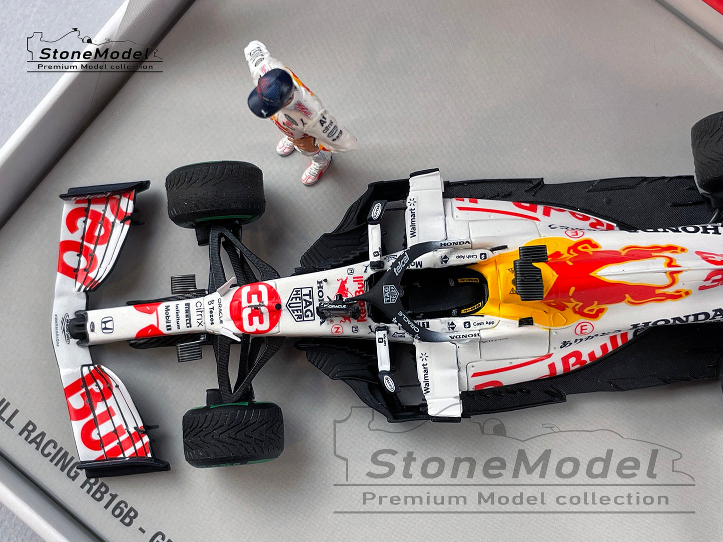 2021 F1 World Champion #33 Max Verstappen Red Bull RB16B Turkish GP Special Livery 1:43 Spark Figure Gift Box