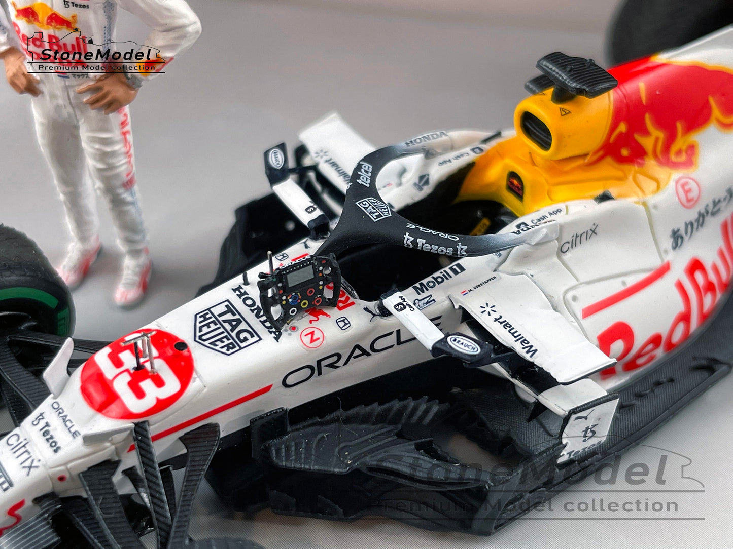 2021 F1 World Champion #33 Max Verstappen Red Bull RB16B Turkish GP Special Livery 1:43 Spark Figure Gift Box