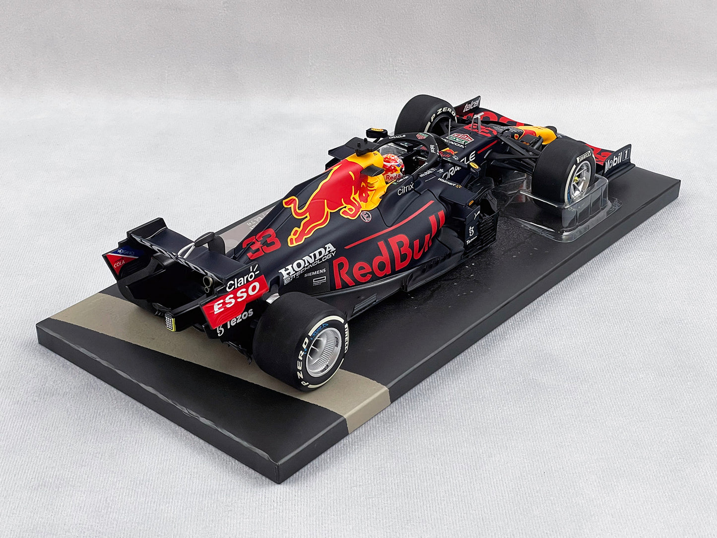 2021 F1 World Champion #33 Max Verstappen Red Bull RB16B Netherlands Dutch 1:18 MINICHAMPS