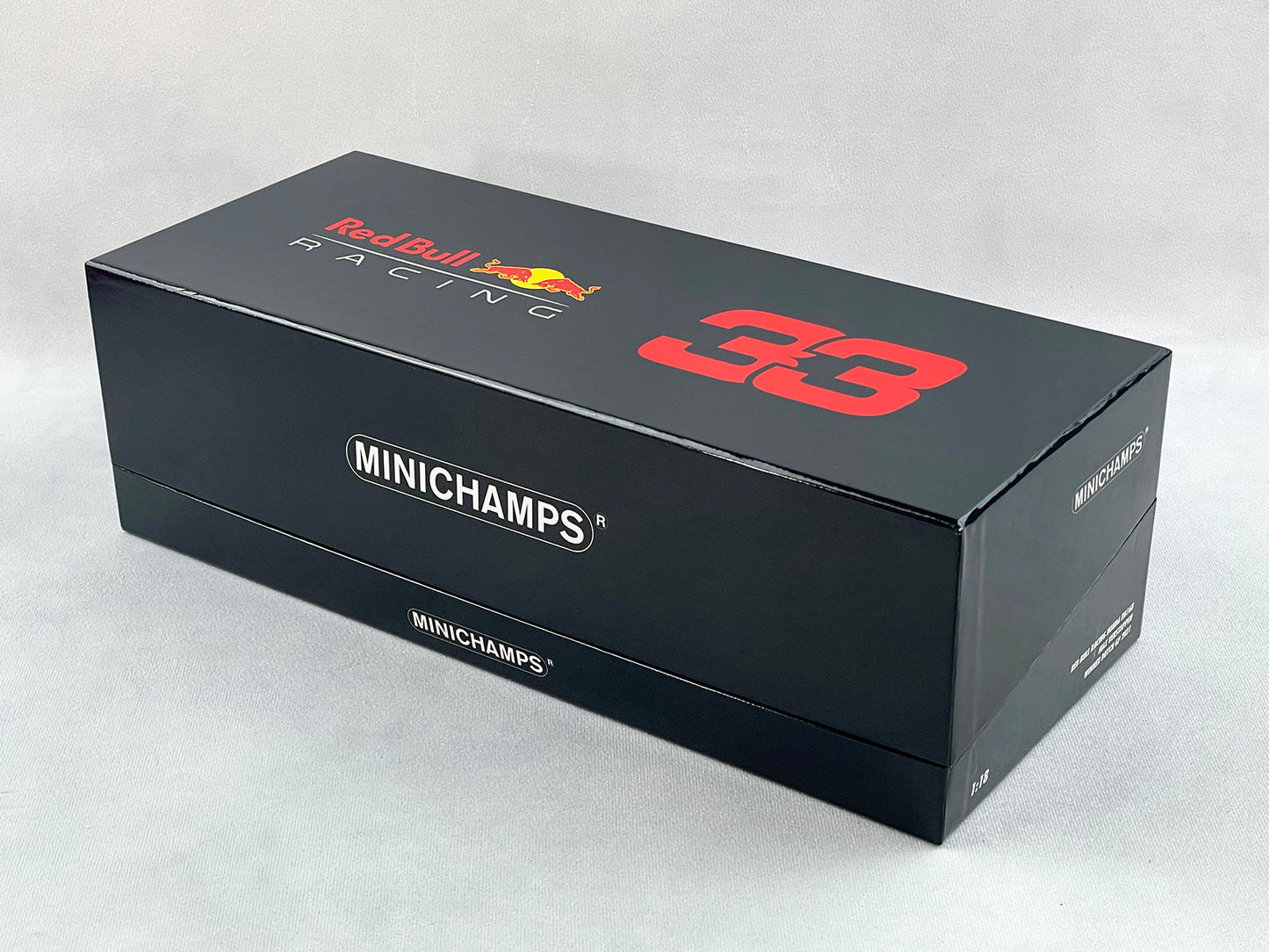 2021 F1 World Champion #33 Max Verstappen Red Bull RB16B Netherlands Dutch 1:18 MINICHAMPS Gift Box