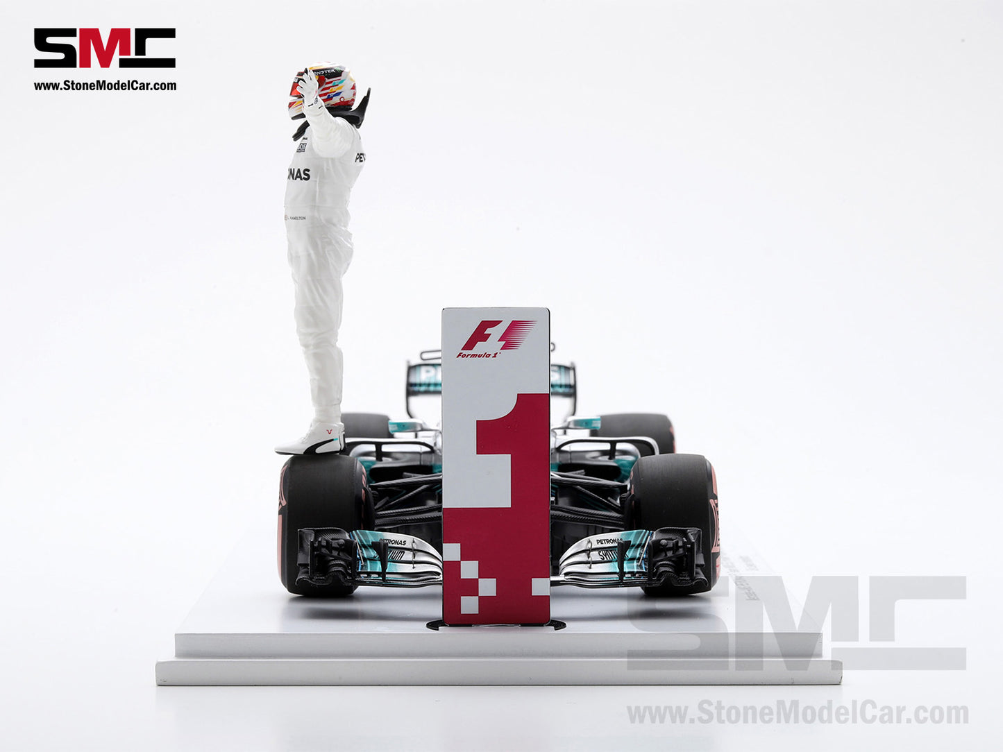 [Pre-Order] Mercedes F1 W08 #44 Lewis Hamilton US GP 2017 4x World Champion 1:18 Spark with Figure