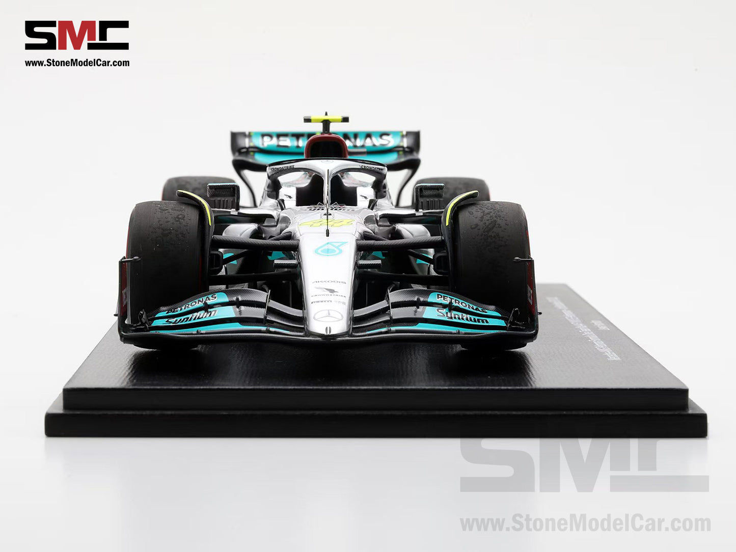 [Pre-Order] Mercedes F1 W13 #44 7x World Champion Lewis Hamilton Brazil GP 2022 Spark 1:18 Special Figure Edition