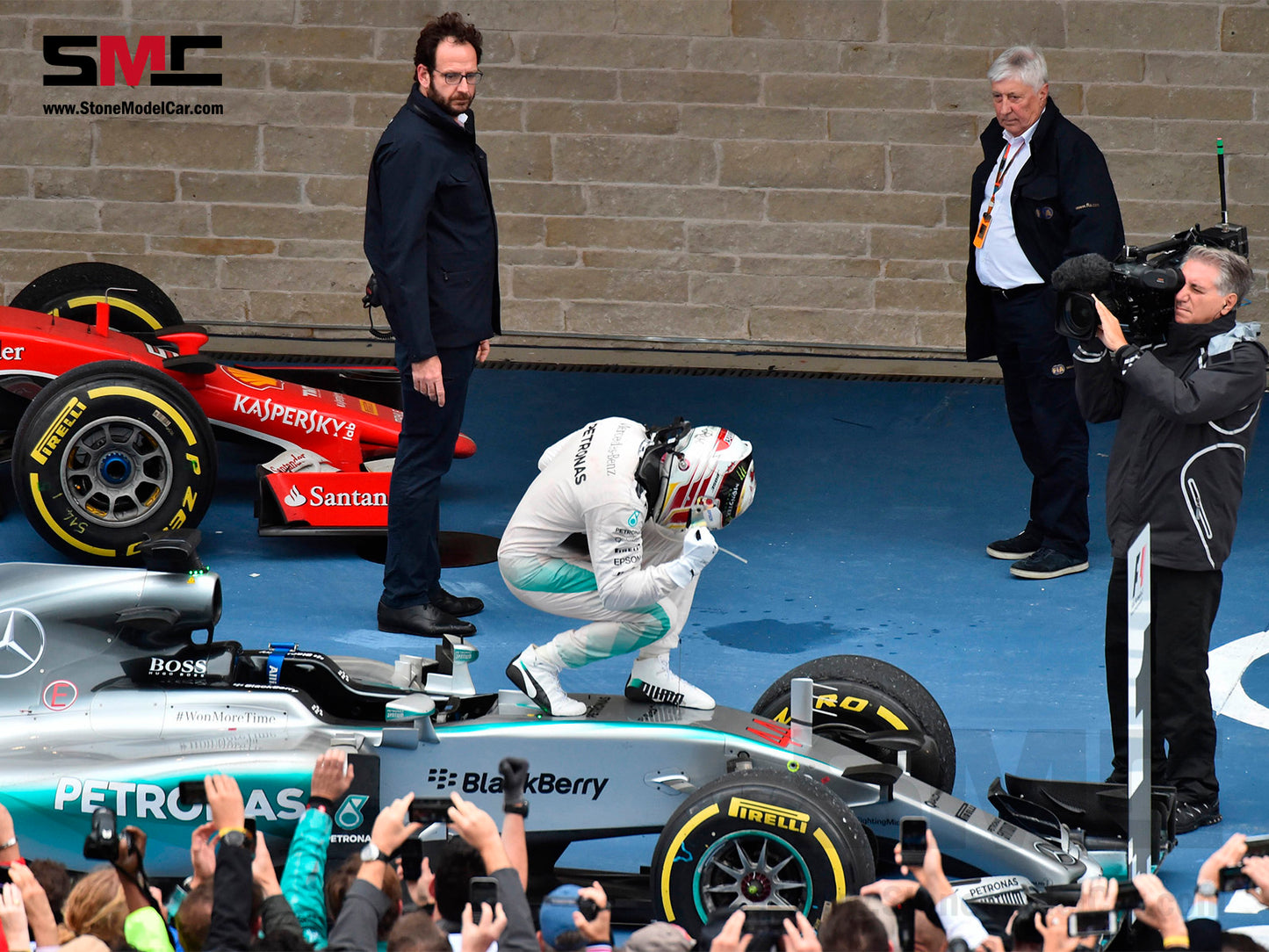2015 3x World Champion Mercedes F1 W06 #44 Lewis Hamilton US GP 1:18 Spark Special Figure Edition