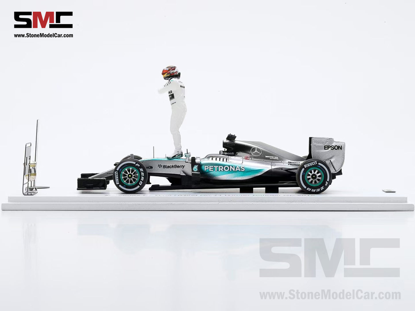 [Pre-Order] 2015 3x World Champion Mercedes F1 W06 #44 Lewis Hamilton Bahrain GP 1:43 Spark Special Figure Edition