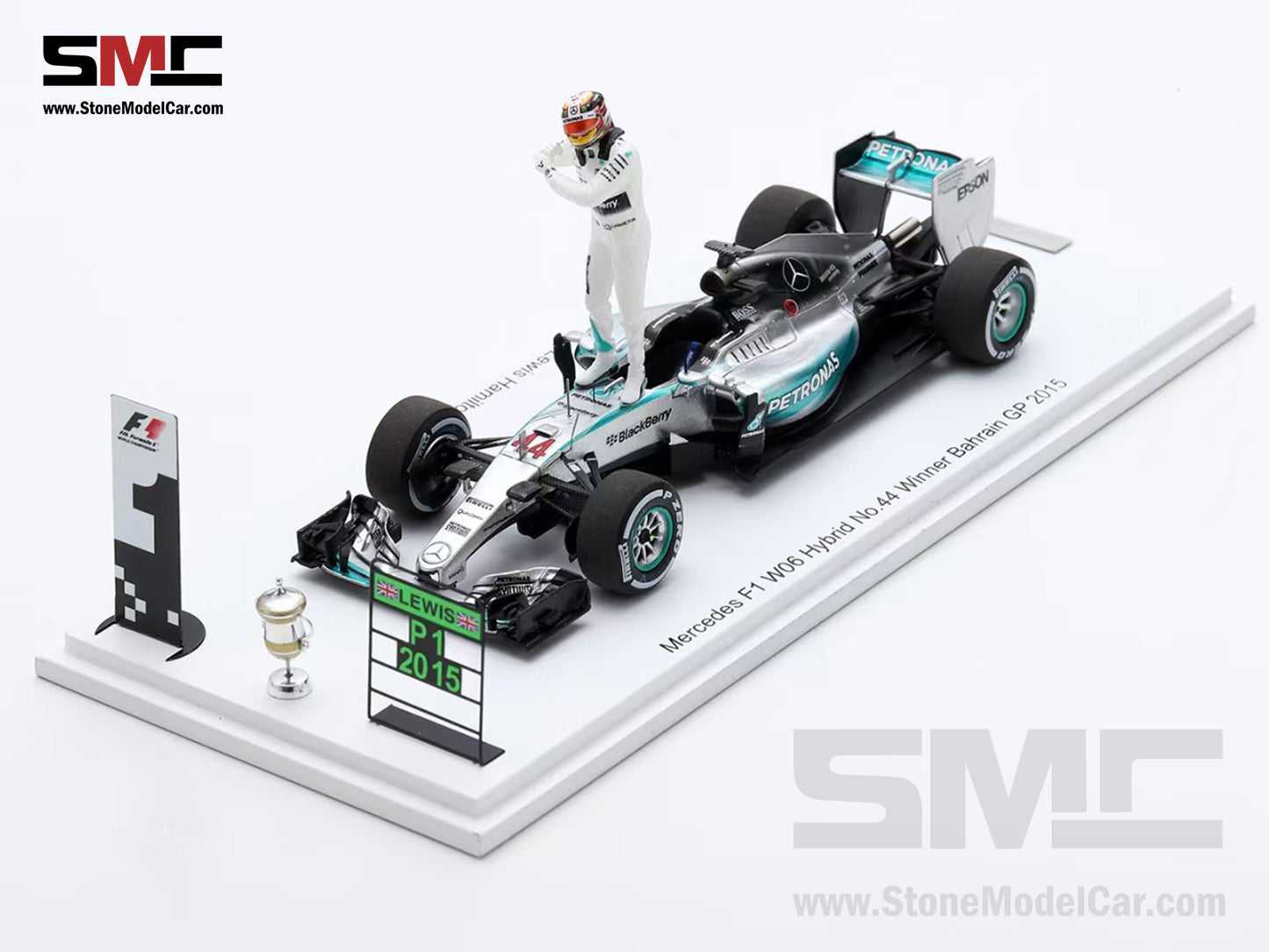 [Pre-Order] 2015 3x World Champion Mercedes F1 W06 #44 Lewis Hamilton Bahrain GP 1:43 Spark Special Figure Edition