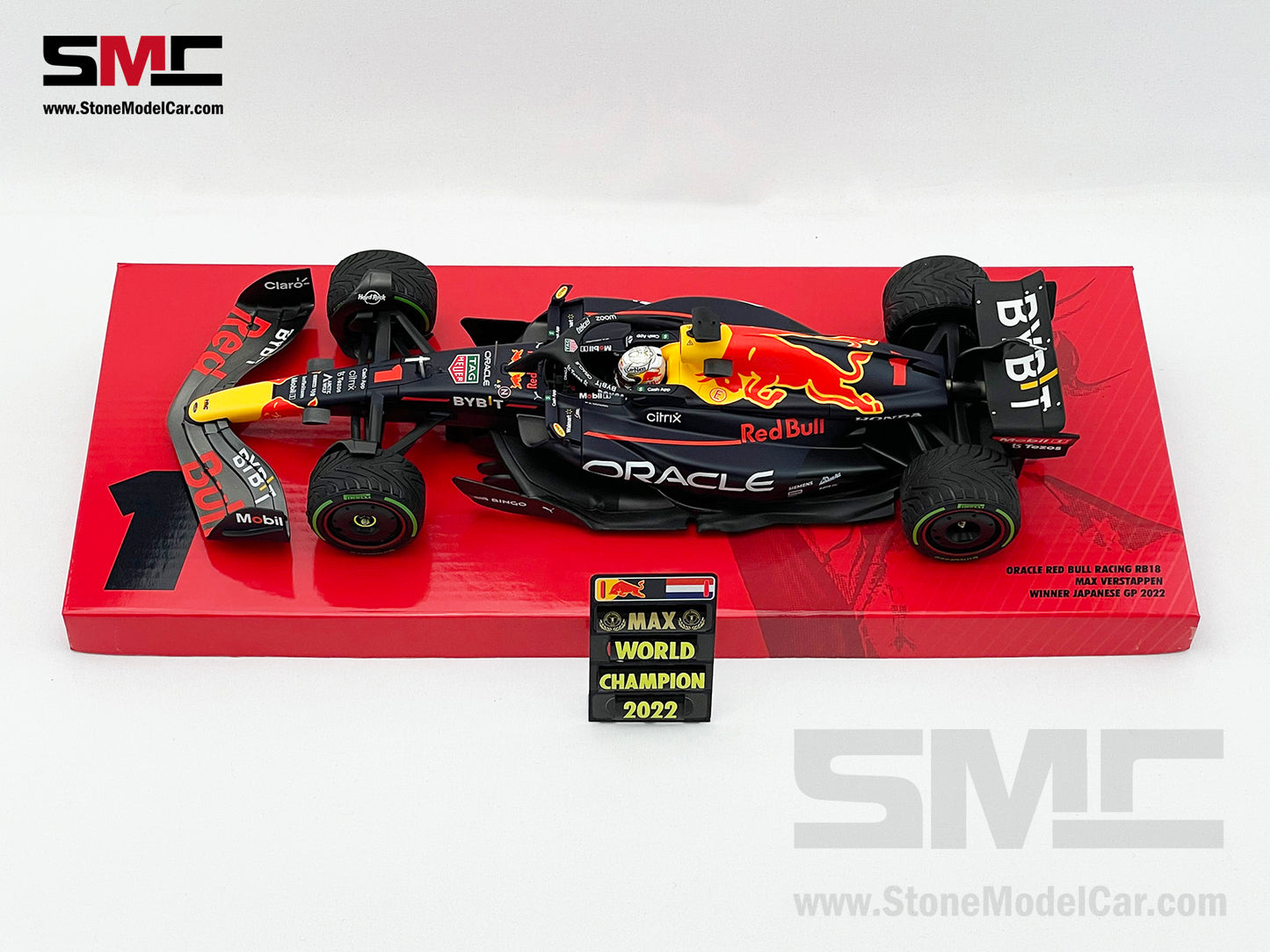 #1 Max Verstappen 2022 World Champion Red Bull F1 RB18 Japan GP 1:18 MINICHAMPS Gift Box