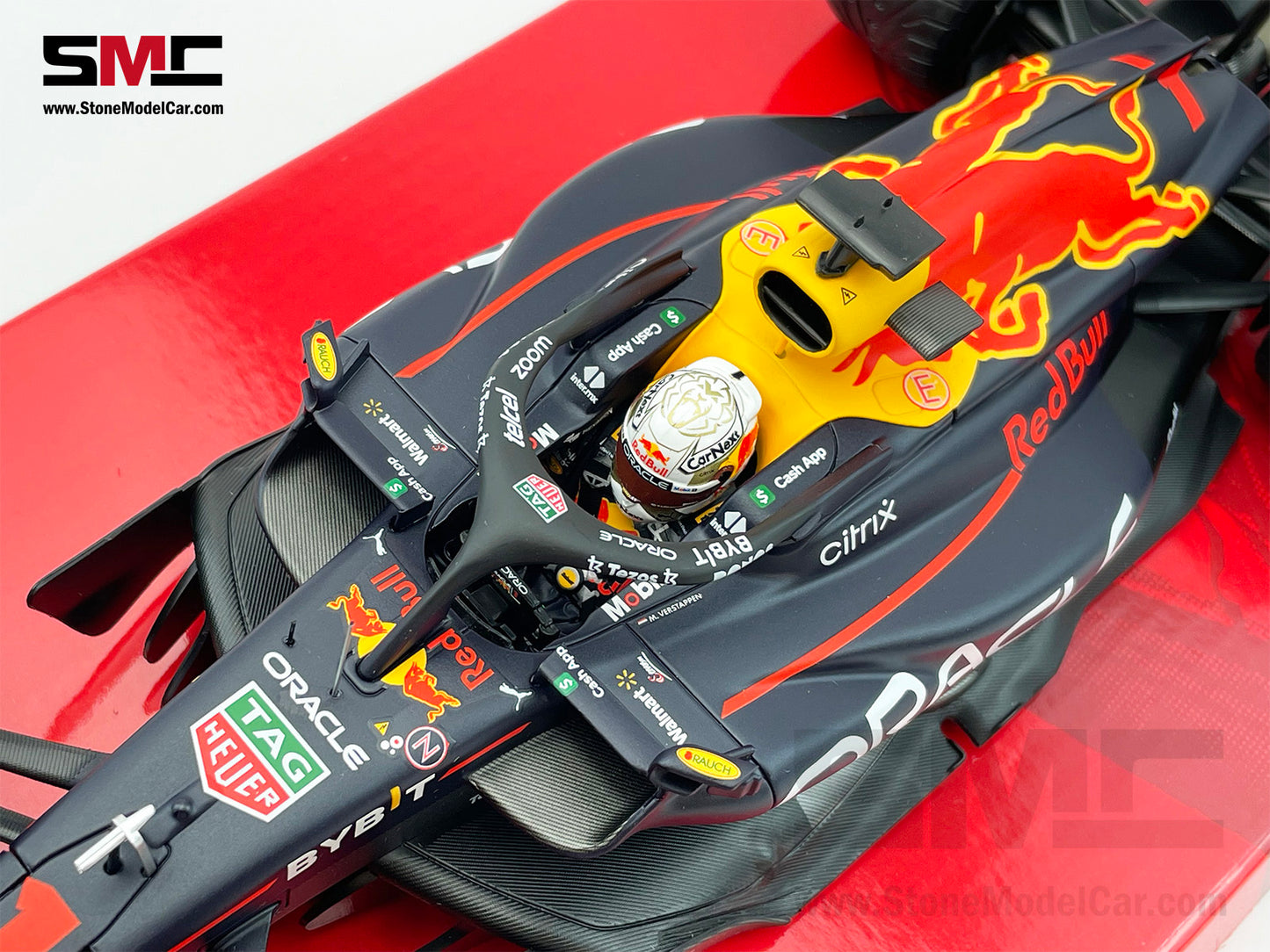 #1 Max Verstappen 2022 World Champion Red Bull F1 RB18 Japan GP 1:18 MINICHAMPS Gift Box