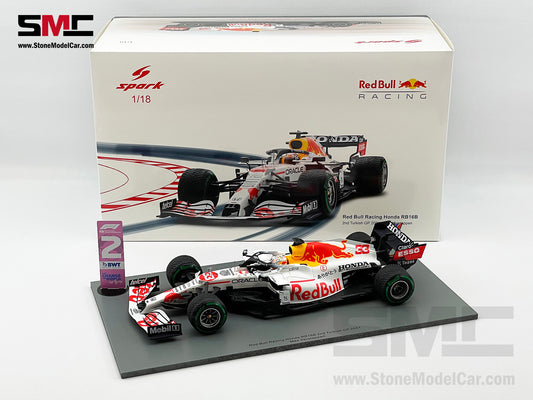 2021 World Champion Red Bull F1 RB16B #33 Max Verstappen Turkish GP Special Livery 1:18 Spark + P2 Pit Board