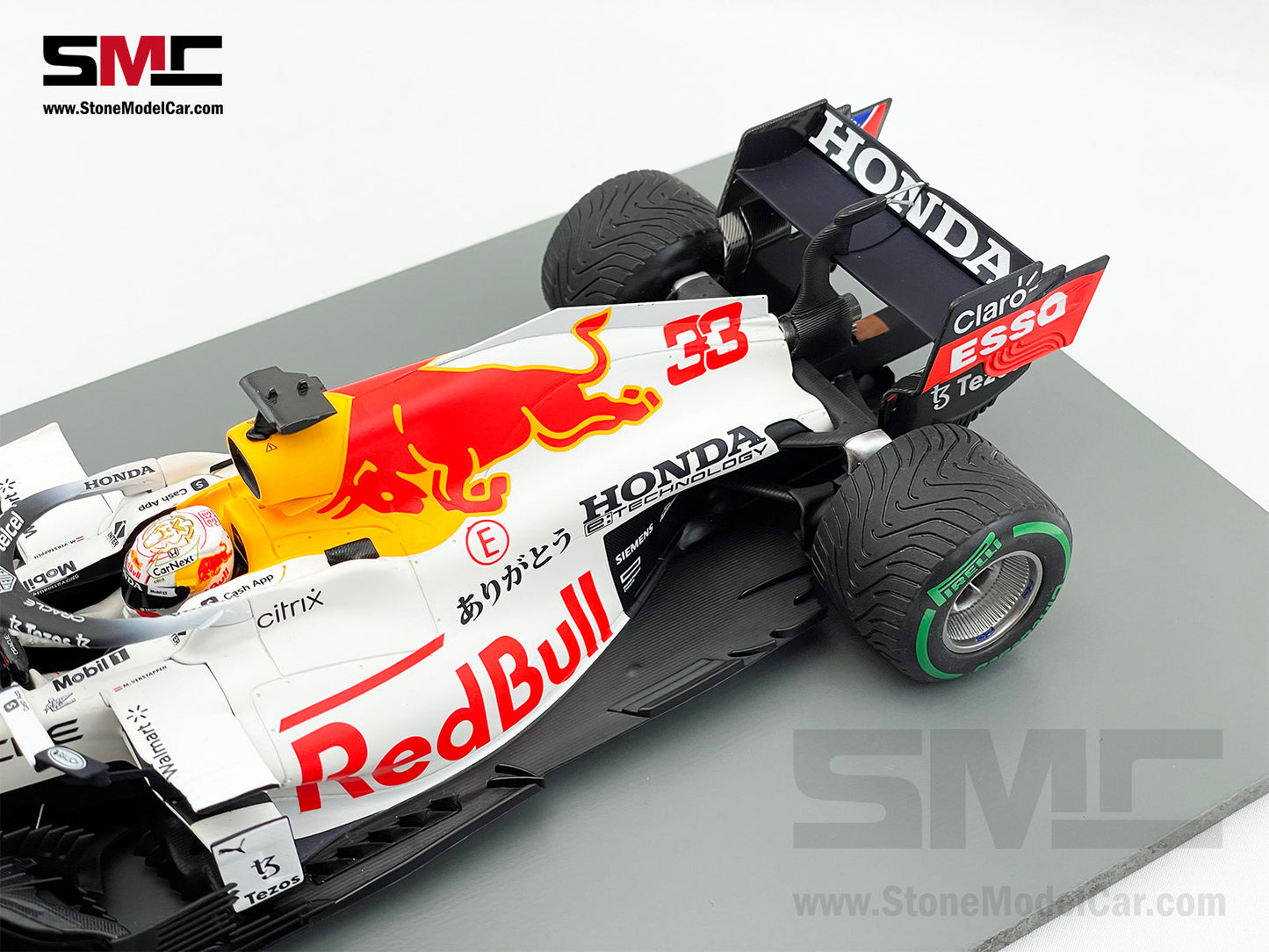 2021 World Champion Red Bull F1 RB16B #33 Max Verstappen Turkish GP Special Livery 1:18 Spark + P2 Pit Board