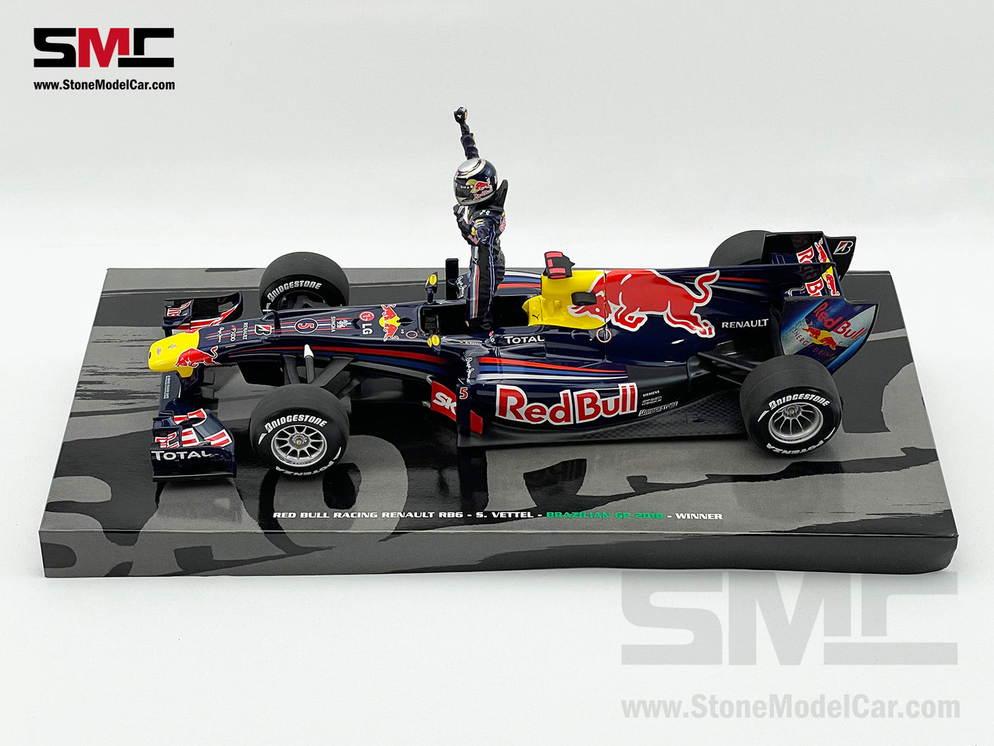 [Used] 2010 1st World Champion Red Bull F1 RB6 #5 Sebastian Vettel Brazil GP 1:18 MINICHAMPS with Figure