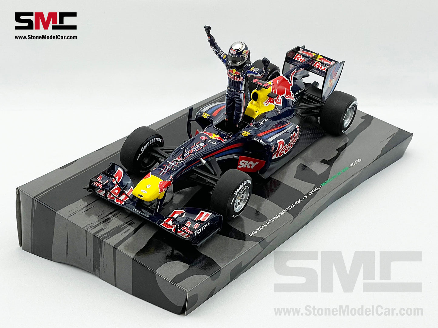 [Used] 2010 1st World Champion Red Bull F1 RB6 #5 Sebastian Vettel Brazil GP 1:18 MINICHAMPS with Figure