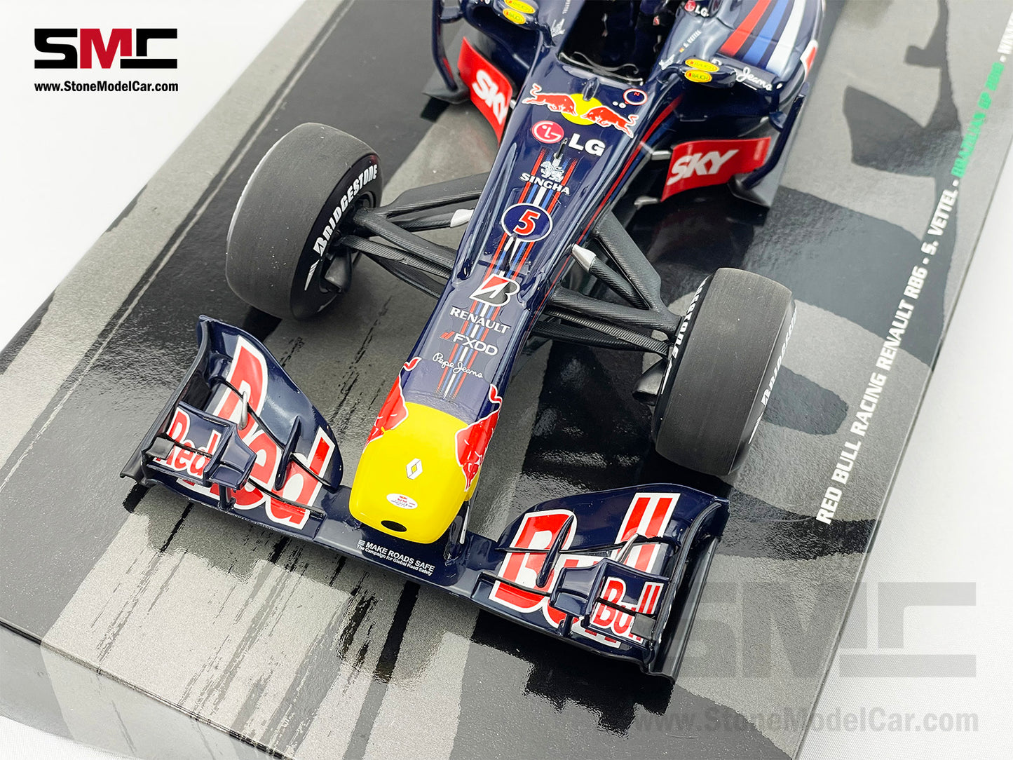 [Used] 2010 1st World Champion Red Bull F1 RB6 #5 Sebastian Vettel Brazil GP 1:18 MINICHAMPS with Figure