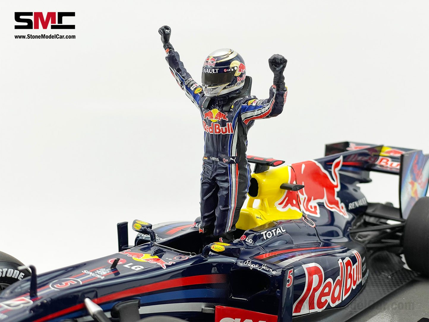 [Used] 2010 1st World Champion Red Bull F1 RB6 #5 Sebastian Vettel Brazil GP 1:18 MINICHAMPS with Figure