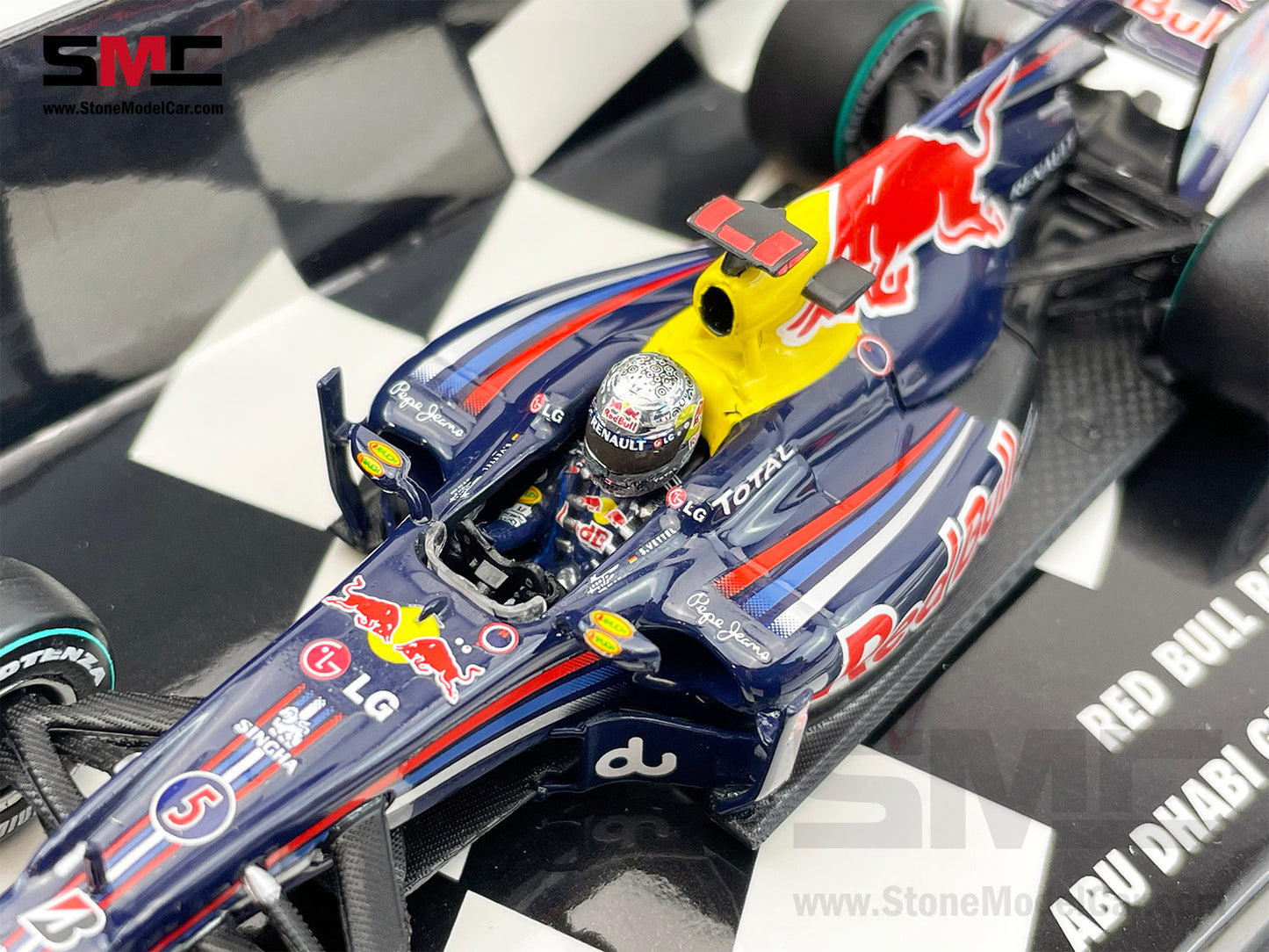 Red Bull F1 RB6 #5 Sebastian Vettel Abu Dhabi GP 2010 1st World Champion 1:43 MINICHAMPS