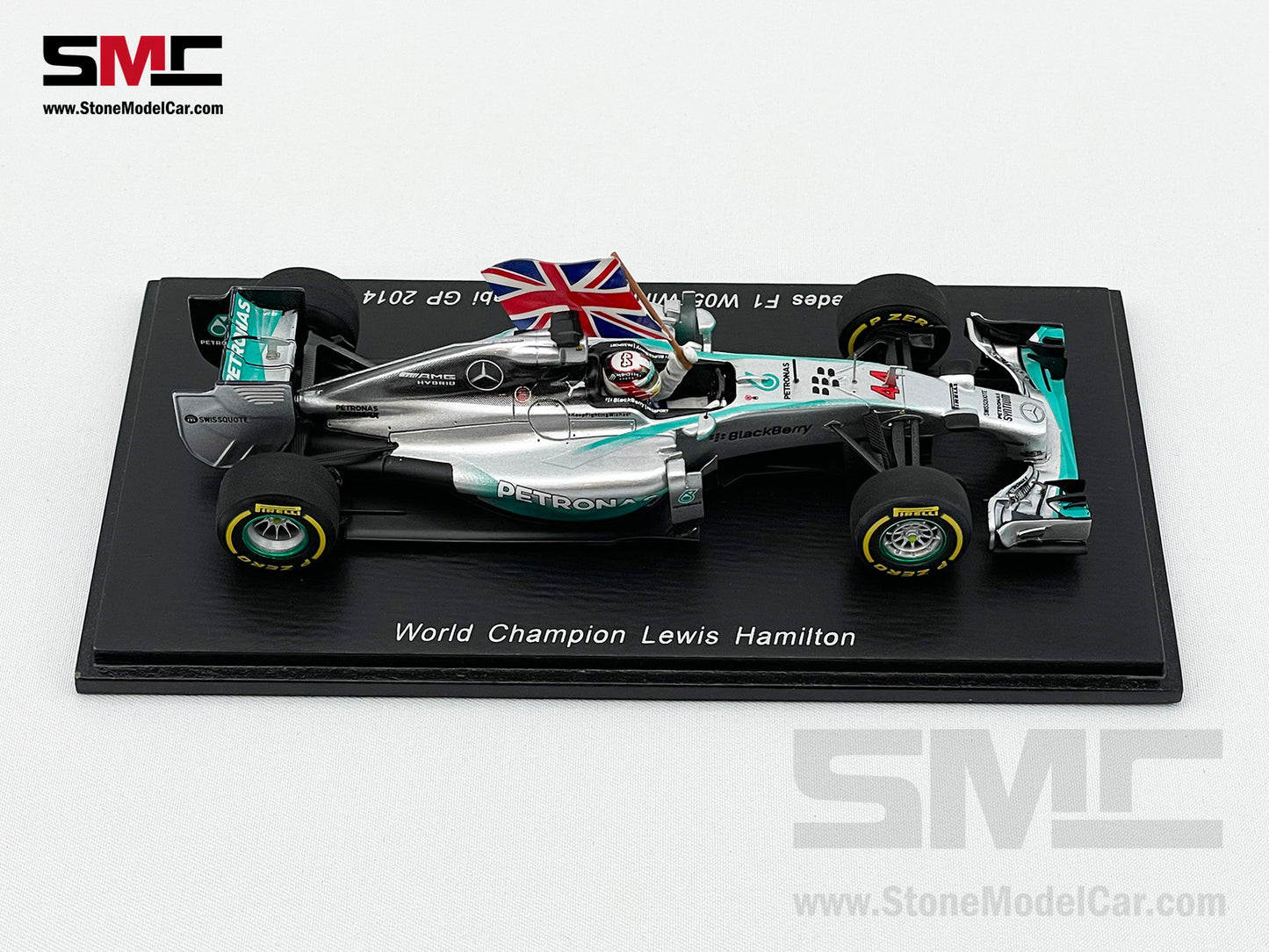 2014 2x World Champion Mercedes F1 W05 #44 Lewis Hamilton Abu Dhabi GP 1:43 Spark Holding Flag