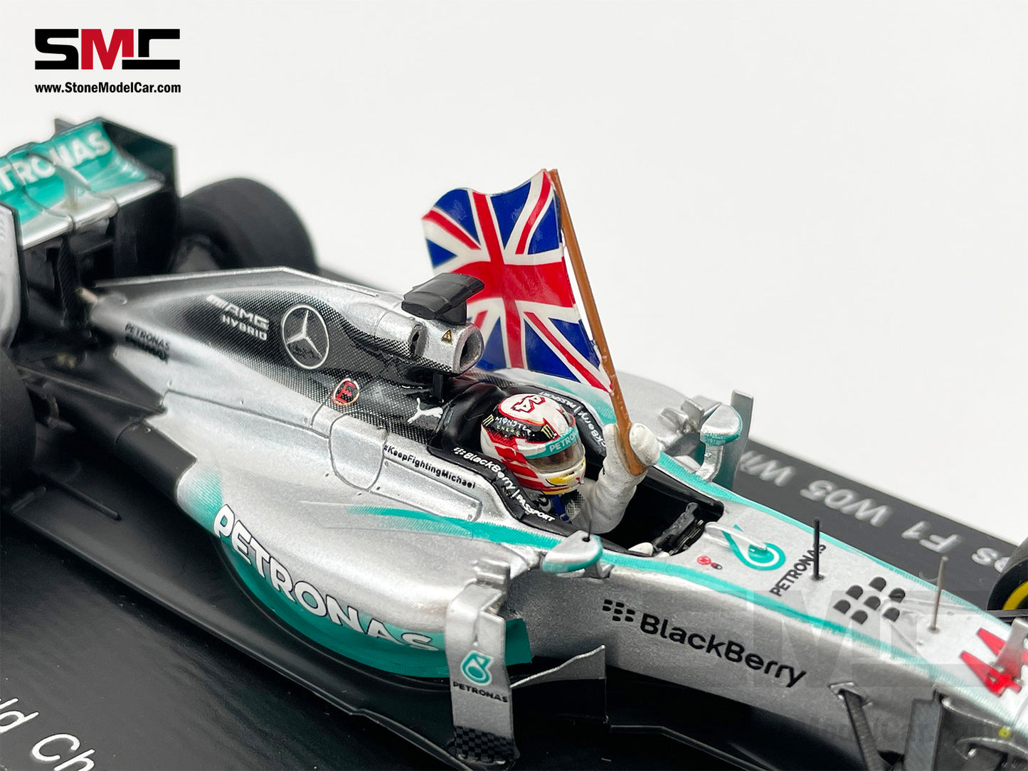 2014 2x World Champion Mercedes F1 W05 #44 Lewis Hamilton Abu Dhabi GP 1:43 Spark Holding Flag