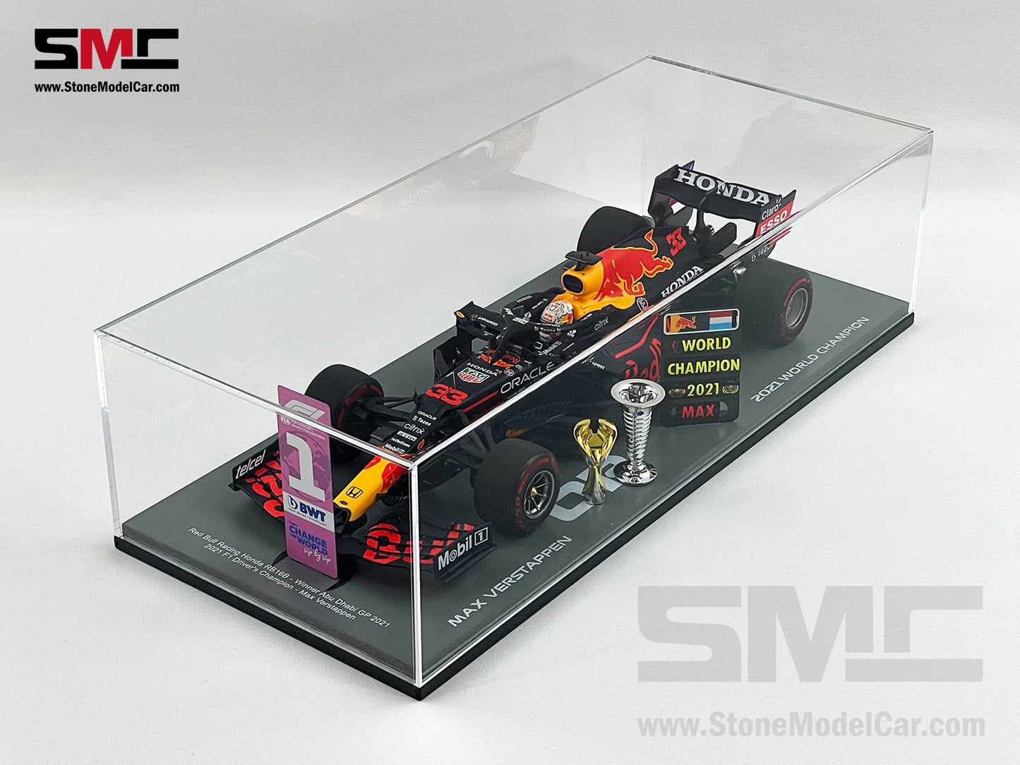 2021 F1 World Champion #33 Max Verstappen Red Bull RB16B Abu Dhabi GP 1:18 Spark with Trophies
