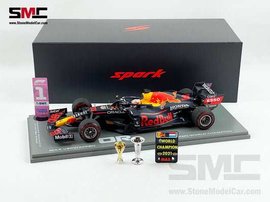 2021 F1 World Champion #33 Max Verstappen Red Bull RB16B Abu Dhabi GP 1:18 Spark with Trophies