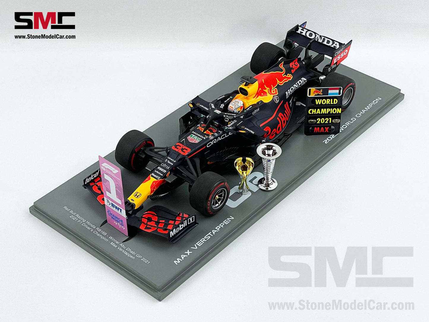 2021 F1 World Champion #33 Max Verstappen Red Bull RB16B Abu Dhabi GP 1:18 Spark with Trophies