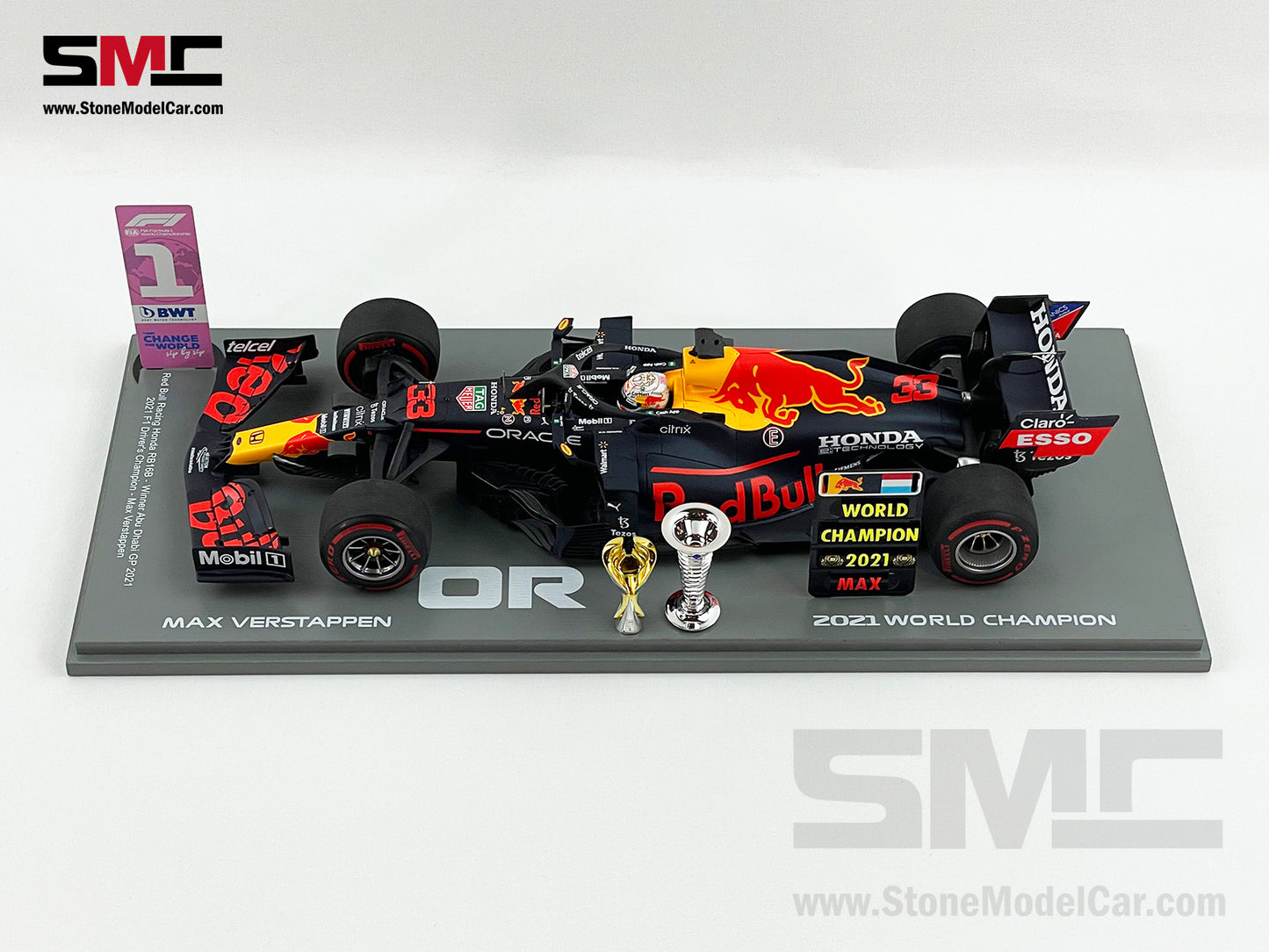 2021 F1 World Champion #33 Max Verstappen Red Bull RB16B Abu Dhabi GP 1:18 Spark with Trophies