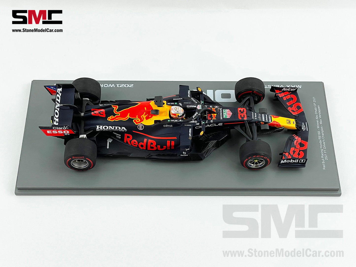 2021 F1 World Champion #33 Max Verstappen Red Bull RB16B Abu Dhabi GP 1:18 Spark with Trophies