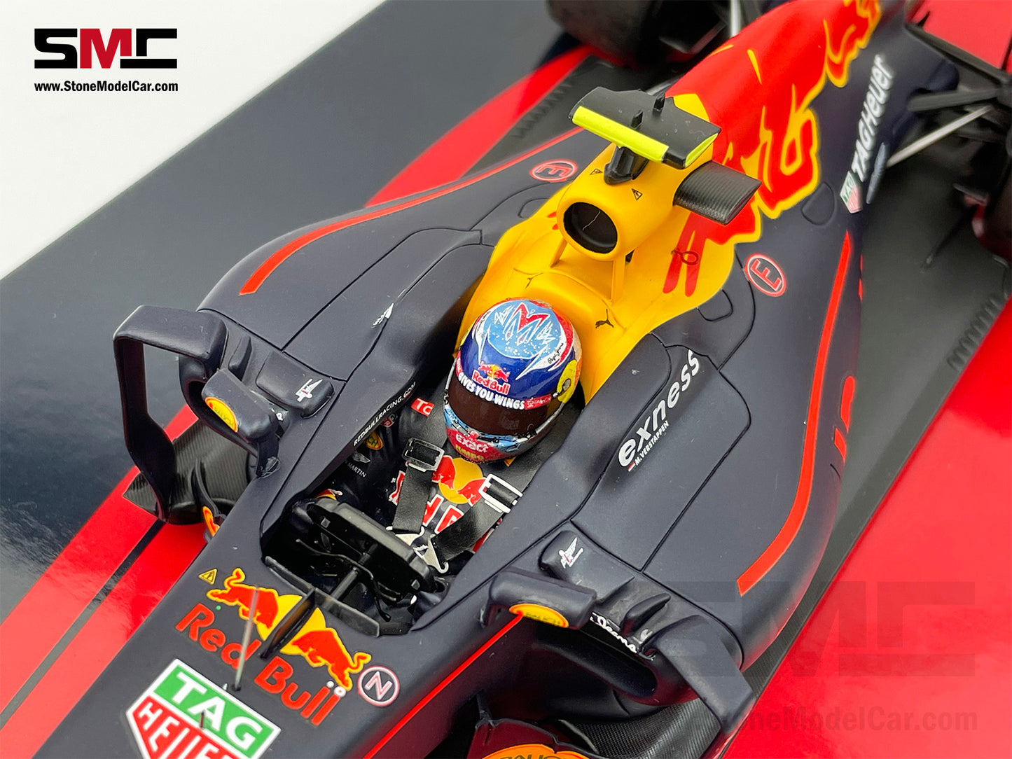 Red Bull F1 RB12 #33 Max Verstappen 1st Career Win Spanish GP 2016 1:18 MINICHAMPS Gift Box