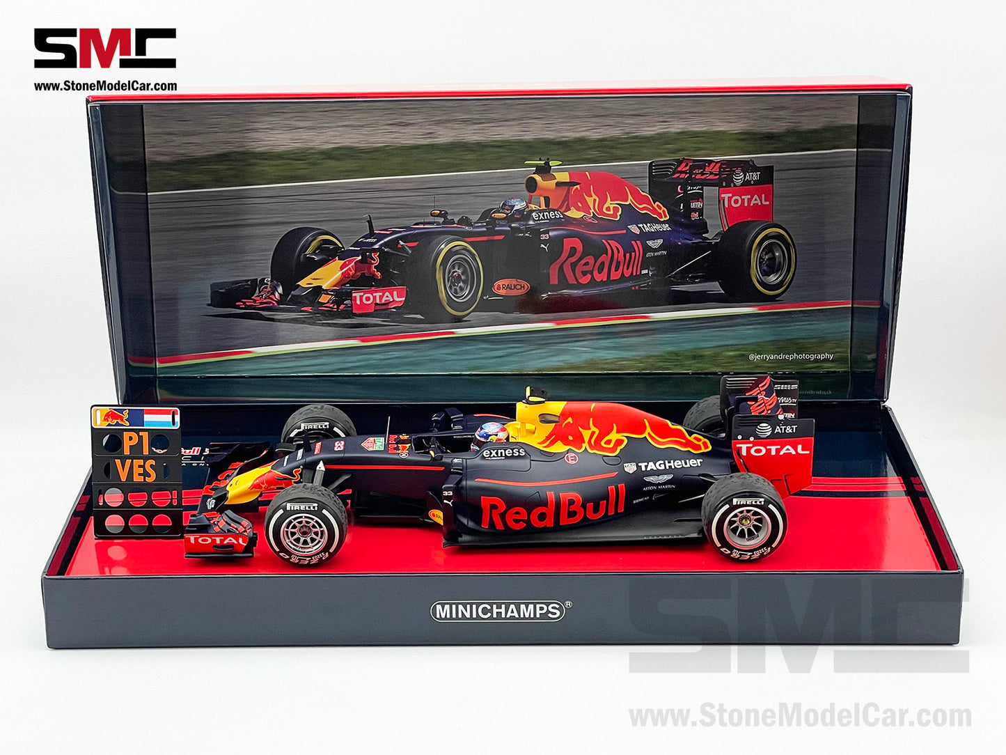 Red Bull F1 RB12 #33 Max Verstappen 1st Career Win Spanish GP 2016 1:18 MINICHAMPS Gift Box