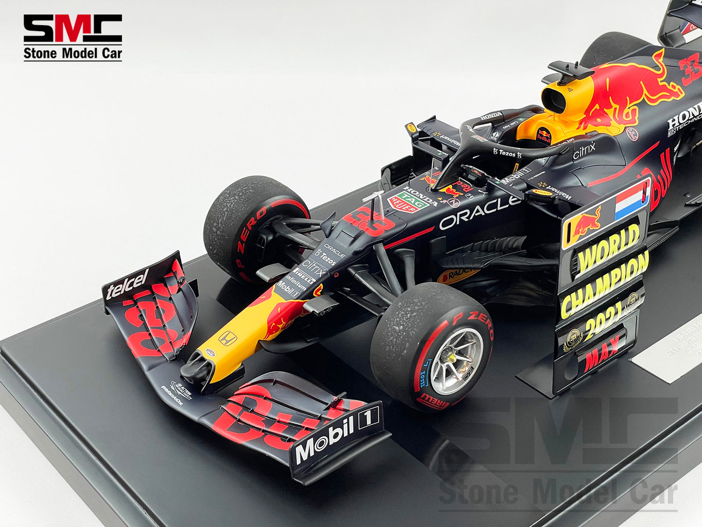 #33 Max Verstappen 2021 World Champion Red Bull F1 RB16B Abu Dhabi GP 1:12 MINICHAMPS with Figure