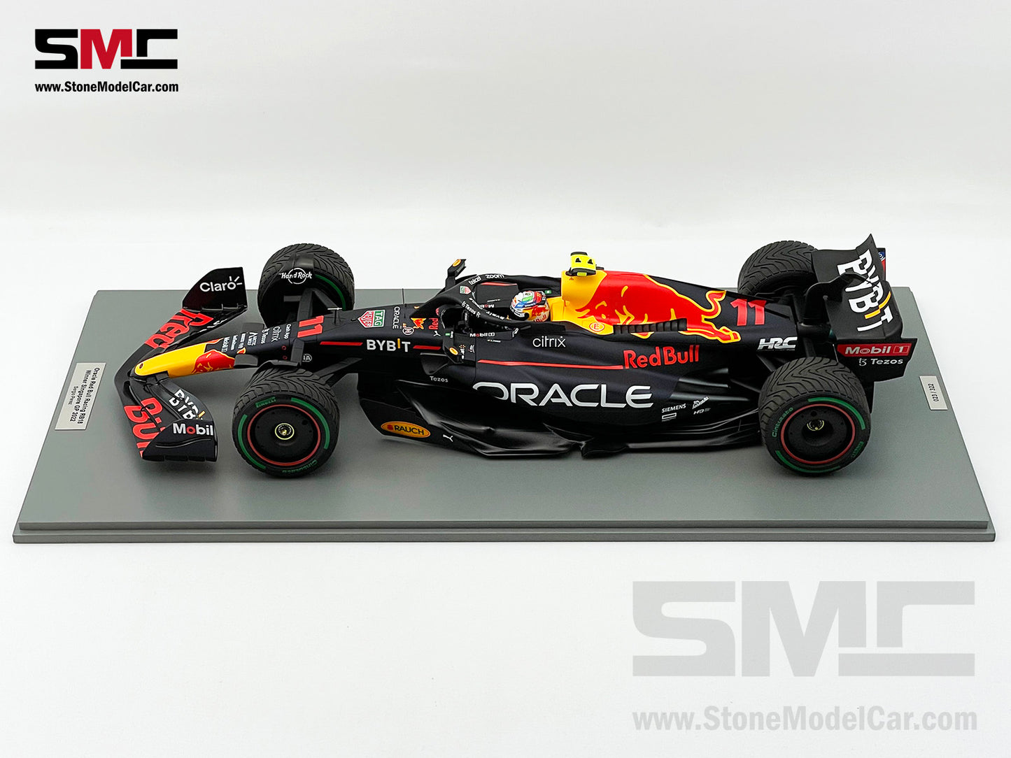 Red Bull F1 RB18 #11 Sergio Perez Singapore Winner 2022 Spark 1:12 Intermediate 12S033