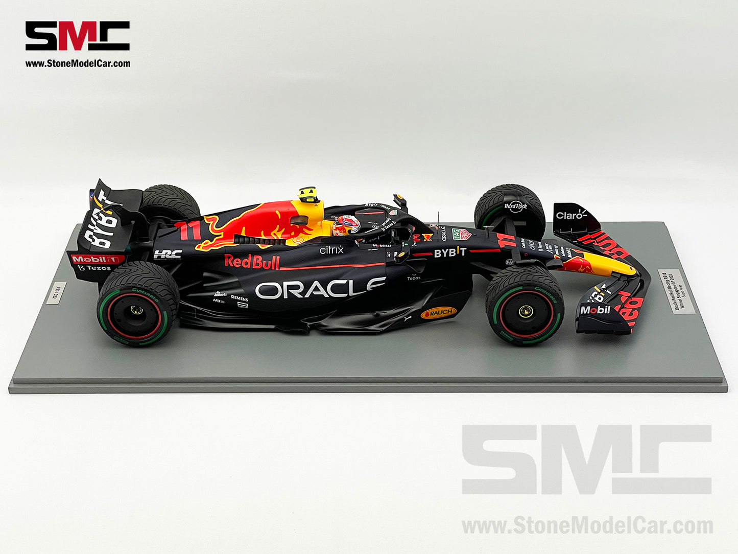 Red Bull F1 RB18 #11 Sergio Perez Singapore Winner 2022 Spark 1:12 Intermediate 12S033