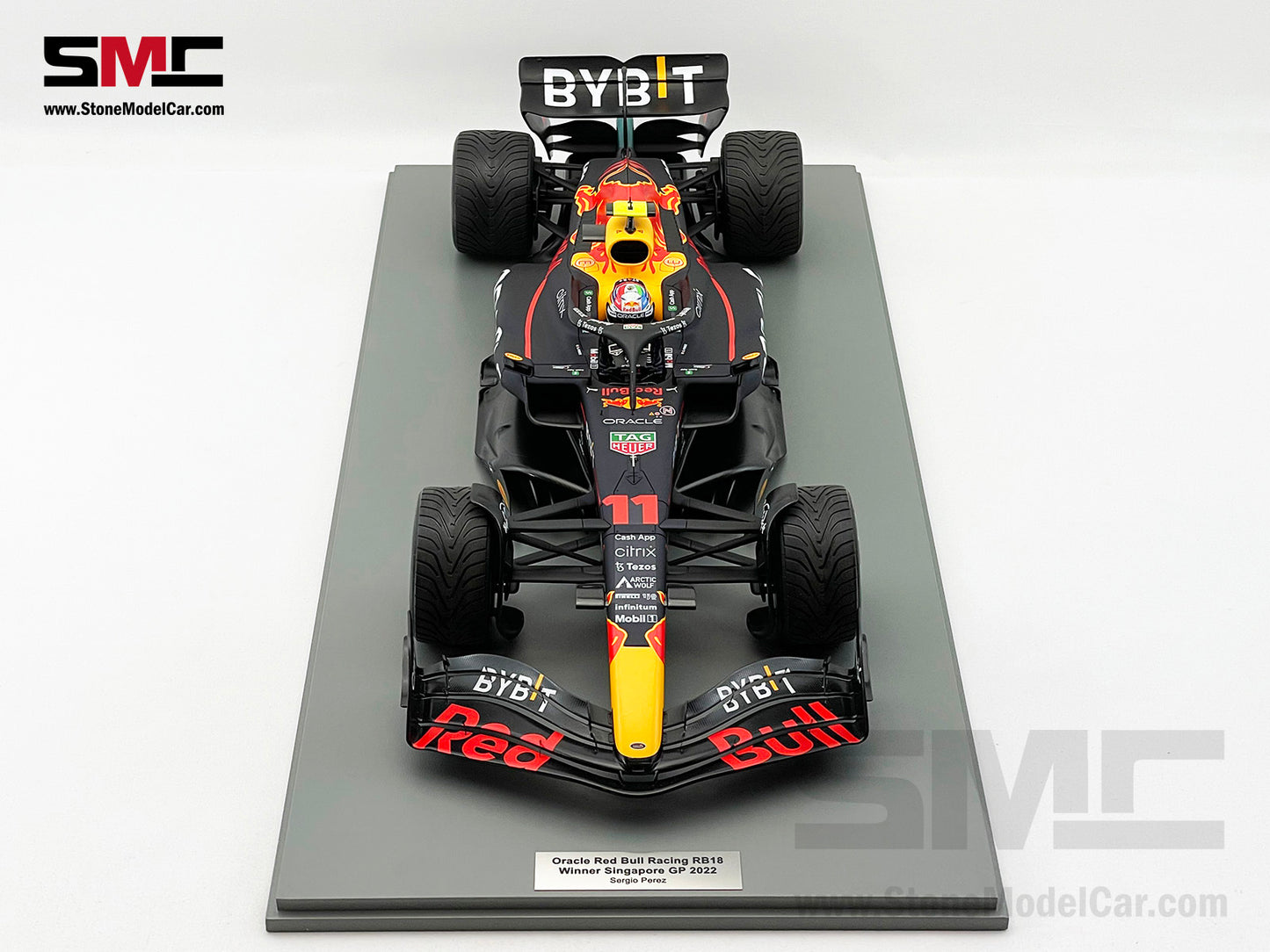 Red Bull F1 RB18 #11 Sergio Perez Singapore Winner 2022 Spark 1:12 Intermediate 12S033