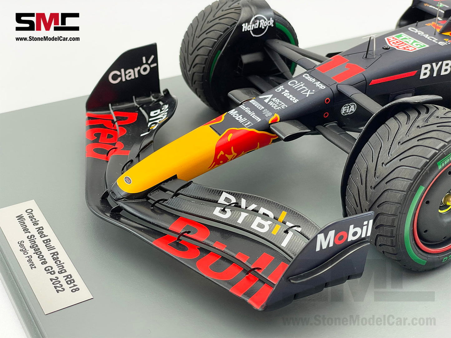 Red Bull F1 RB18 #11 Sergio Perez Singapore Winner 2022 Spark 1:12 Intermediate 12S033