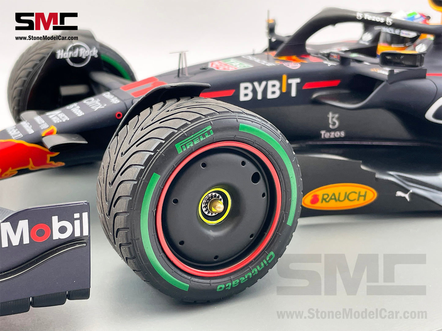 Red Bull F1 RB18 #11 Sergio Perez Singapore Winner 2022 Spark 1:12 Intermediate 12S033