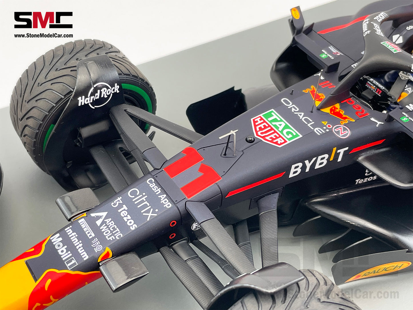 Red Bull F1 RB18 #11 Sergio Perez Singapore Winner 2022 Spark 1:12 Intermediate 12S033