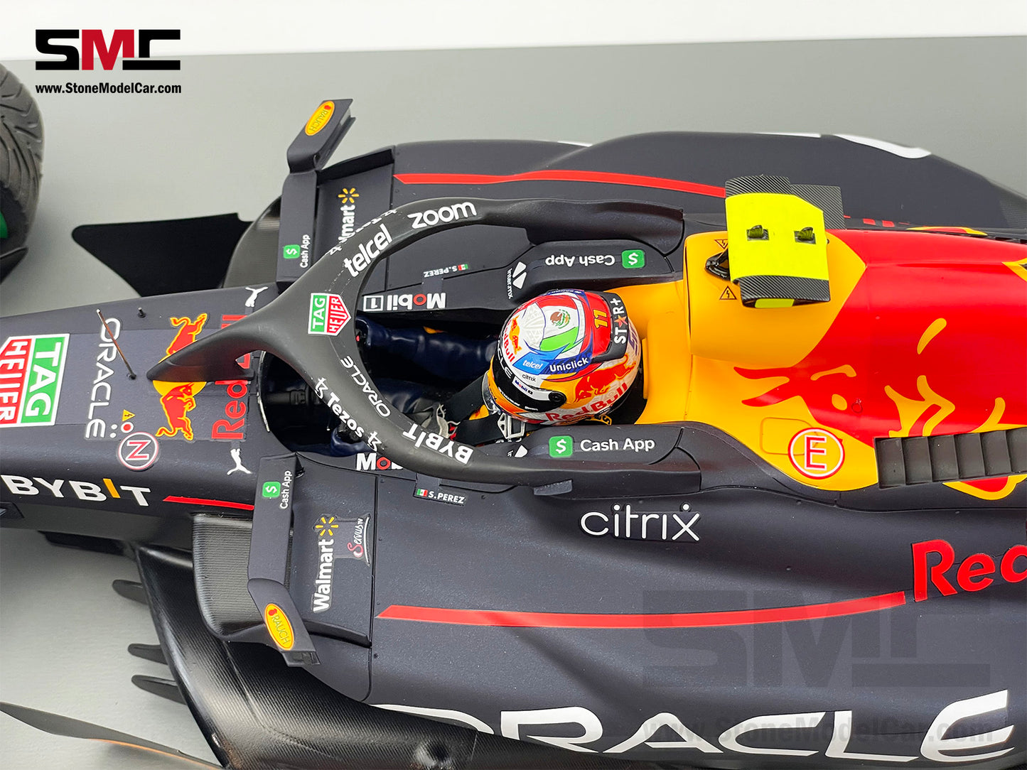 Red Bull F1 RB18 #11 Sergio Perez Singapore Winner 2022 Spark 1:12 Intermediate 12S033