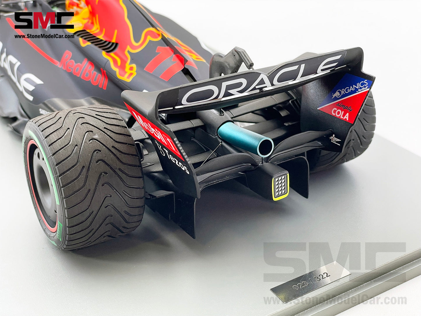 Red Bull F1 RB18 #11 Sergio Perez Singapore Winner 2022 Spark 1:12 Intermediate 12S033