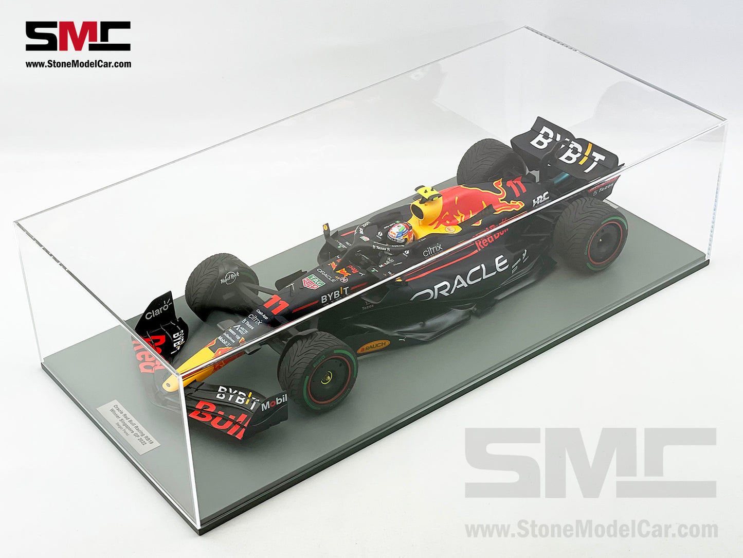 Red Bull F1 RB18 #11 Sergio Perez Singapore Winner 2022 Spark 1:12 Intermediate 12S033