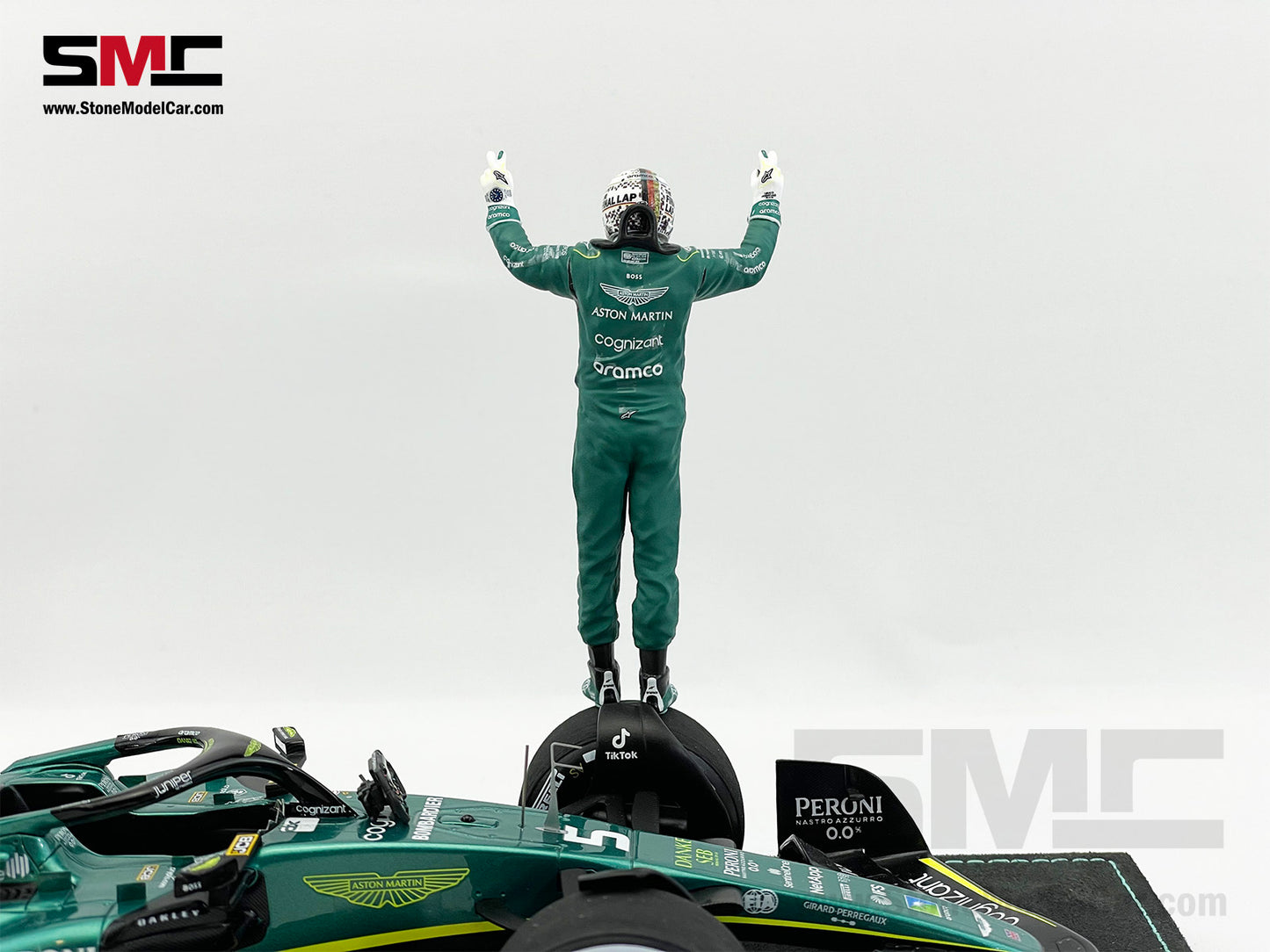 Aston Martin F1 AMR22 #5 Sebastian Vettel Abu Dhabi GP 2022 Last Race Spark 1:18 Special Figure Edition
