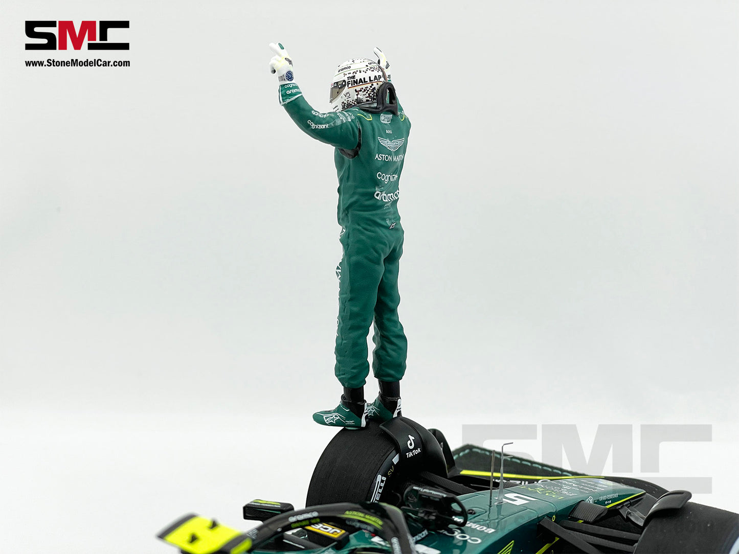Aston Martin F1 AMR22 #5 Sebastian Vettel Abu Dhabi GP 2022 Last Race Spark 1:18 Special Figure Edition