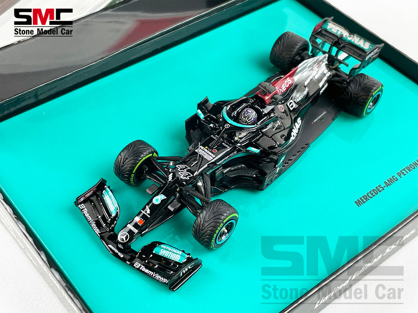 Mercedes F1 W12 Lewis Hamilton Russia 100th GP Win 2021 1:43 Minichamps Gift Box