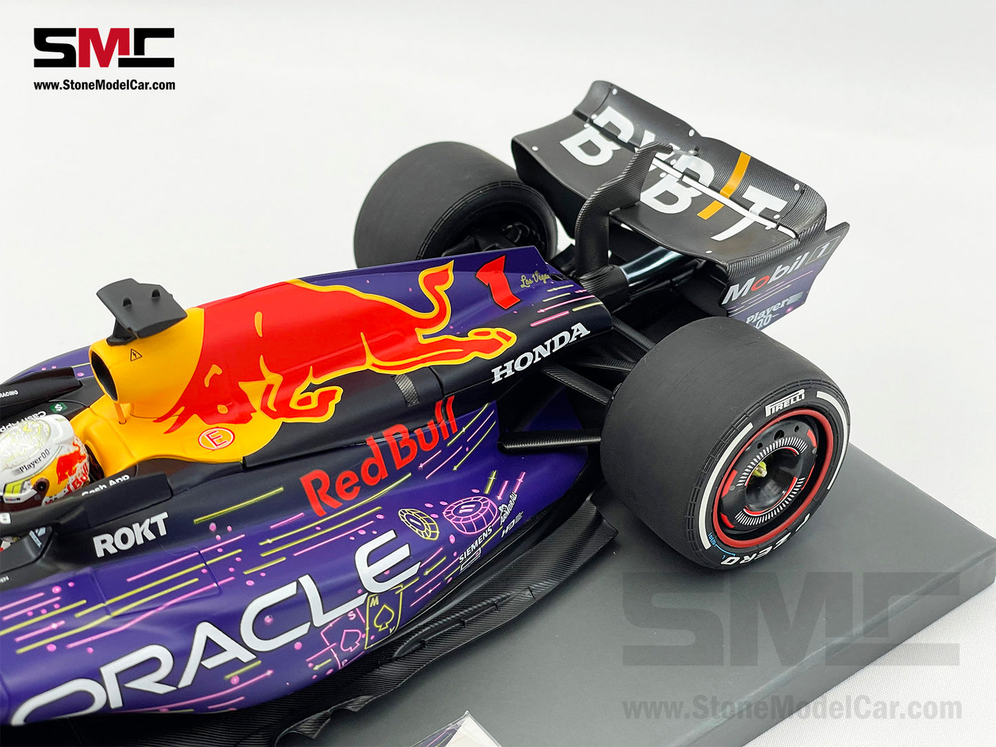 Red Bull F1 RB19 #1 Max Verstappen Winner US Las Vegas GP 2023 World Champion 1:18 MINICHAMPS