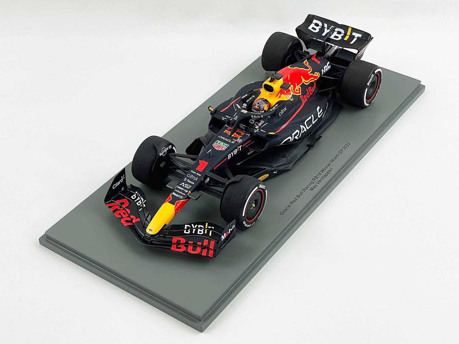 Modèle Réduit SPARK Red RB18 - Winner Miami GP 2022 - Échelle 1/18, Résine, Max Verstappen, Avec Boîte Vitrine