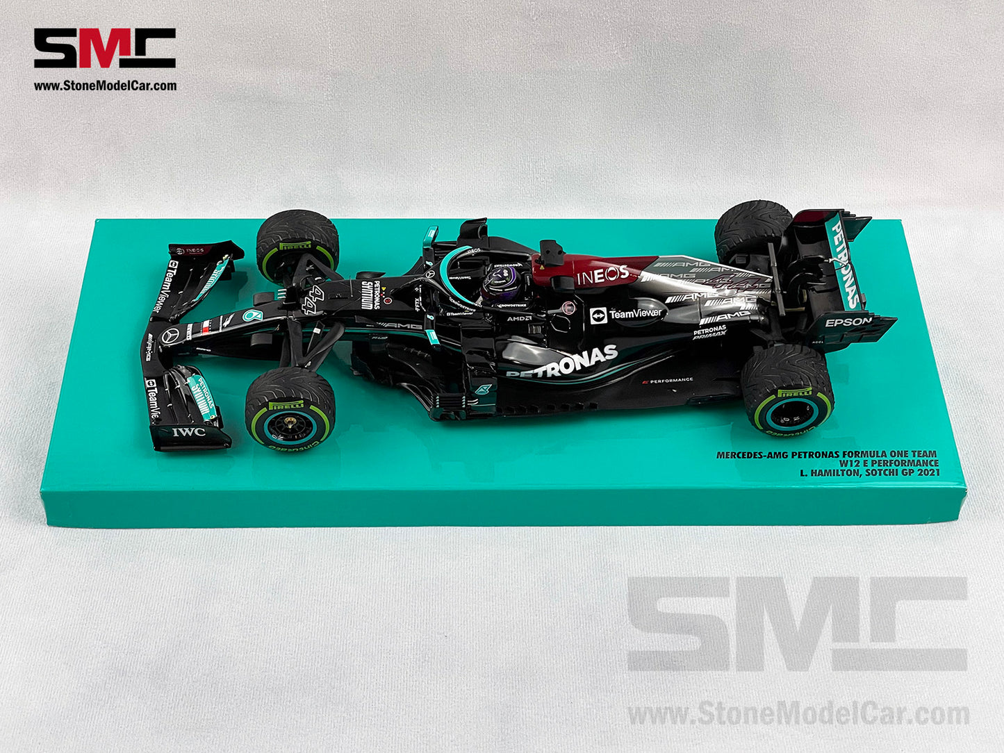Mercedes AMG F1 W12 #44 Lewis Hamilton Russia 100th GP Win 1:18 Minichamps Gift Box