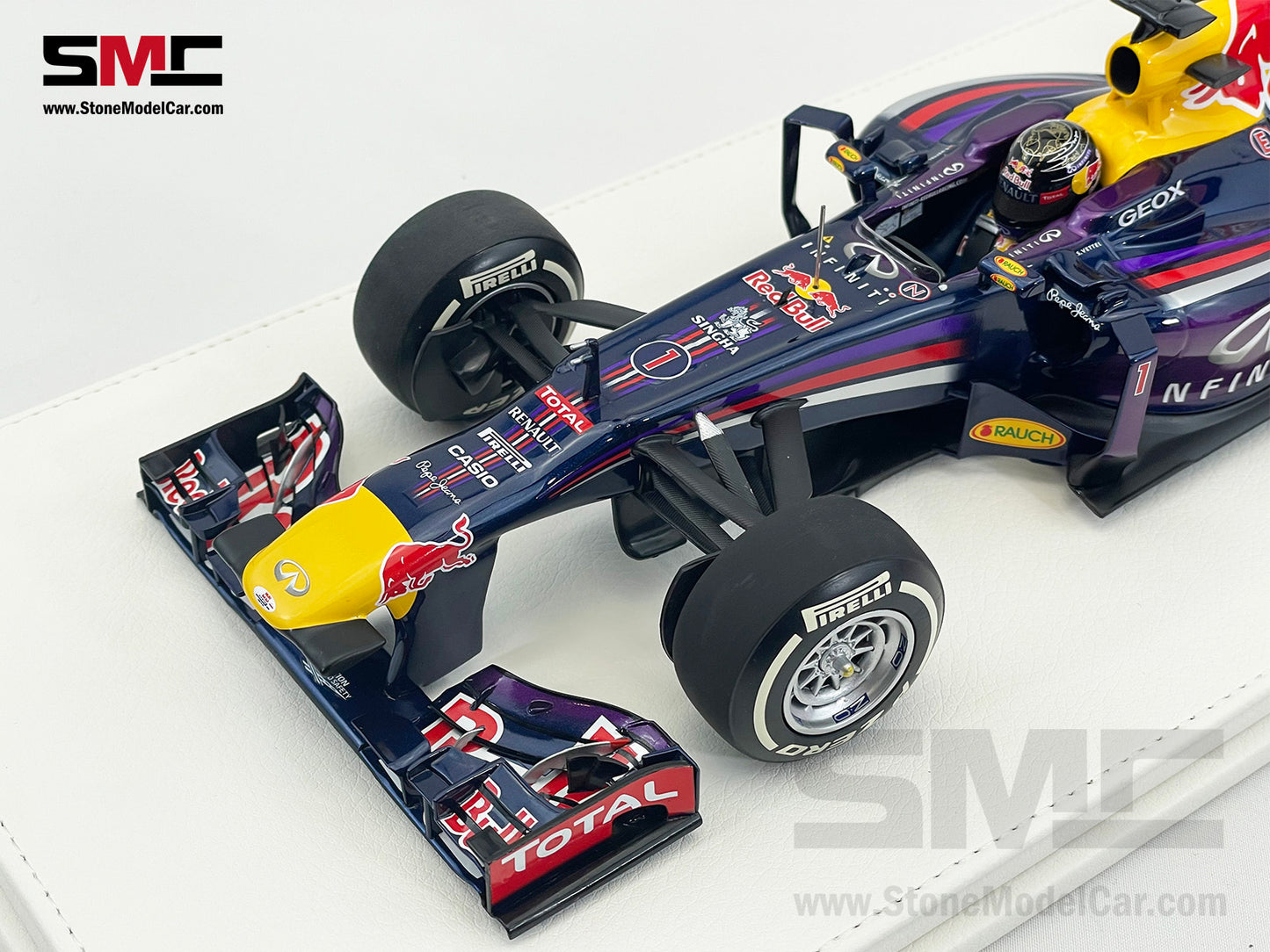 Red Bull F1 RB9 #1 Sebastian Vettel Indian GP 2013 4x Times World Champion 1:18 MINICHAMPS