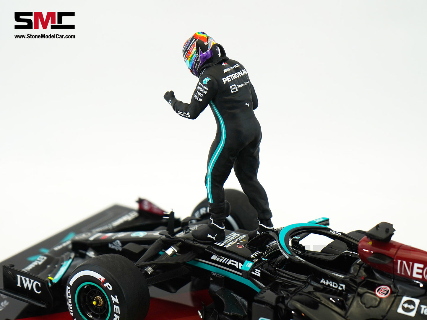 Mercedes AMG F1 W12 #44 Lewis Hamilton Saudi Arabian GP 2021 Winner 1:18 Spark Figure Edition