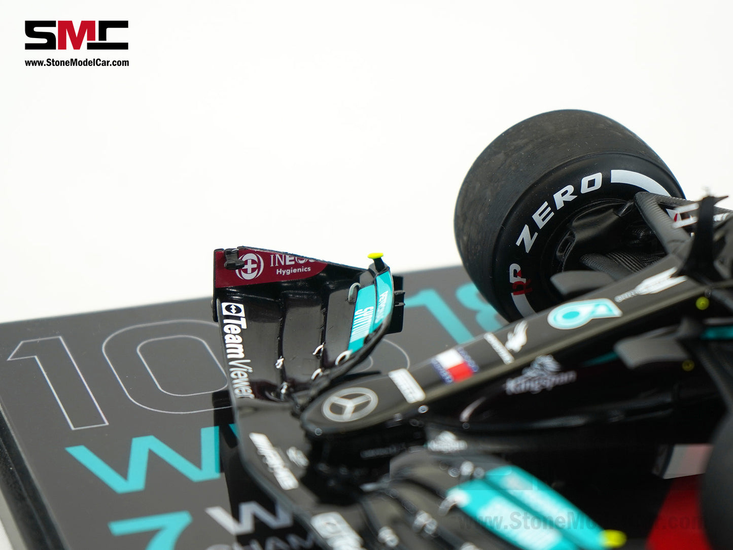 Mercedes AMG F1 W12 #44 Lewis Hamilton Saudi Arabian GP 2021 Winner 1:18 Spark Figure Edition