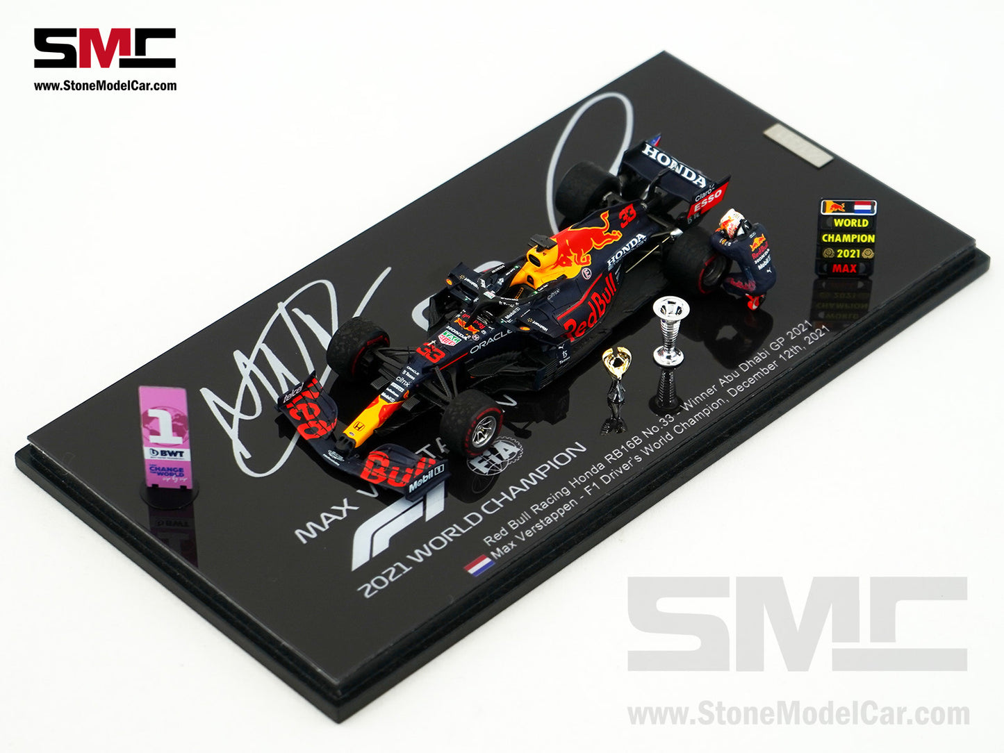 Red Bull RB16B #33 Max Verstappen Abu Dhabi GP Winner 2021 F1 World Champion 1:43 Spark Figure