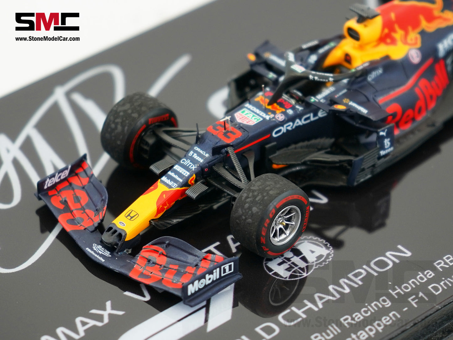 Red Bull RB16B #33 Max Verstappen Abu Dhabi GP Winner 2021 F1 World Champion 1:43 Spark Figure
