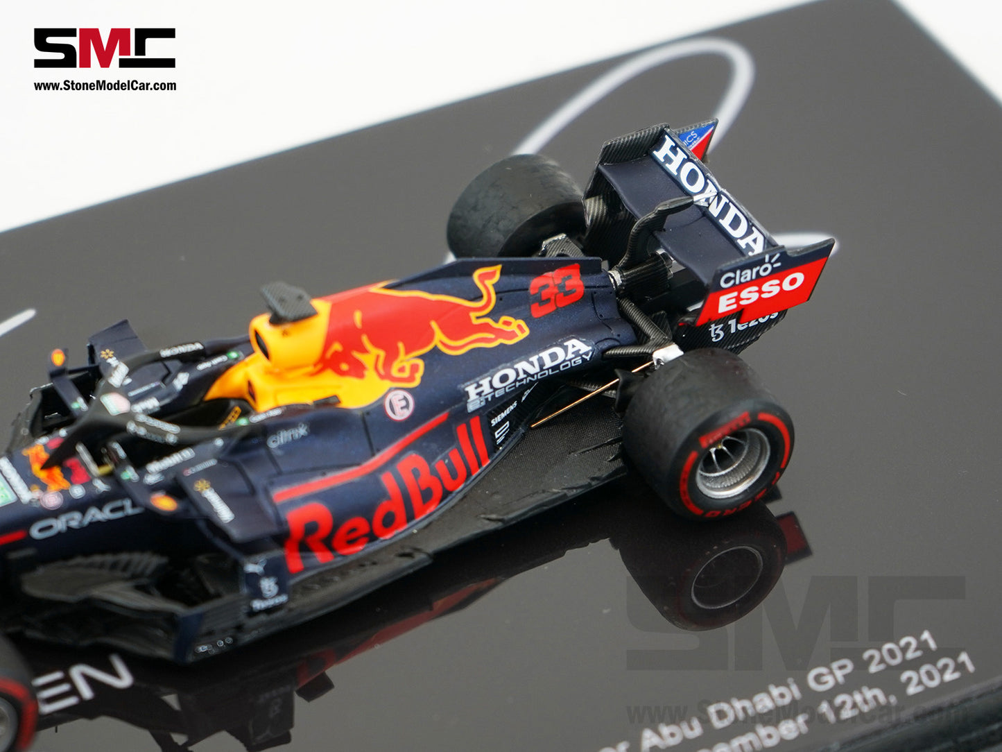 Red Bull RB16B #33 Max Verstappen Abu Dhabi GP Winner 2021 F1 World Champion 1:43 Spark Figure